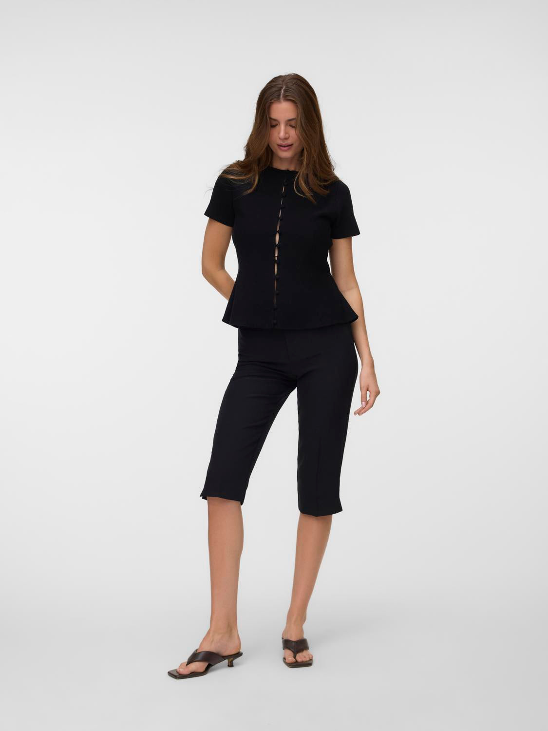 model_shot-front